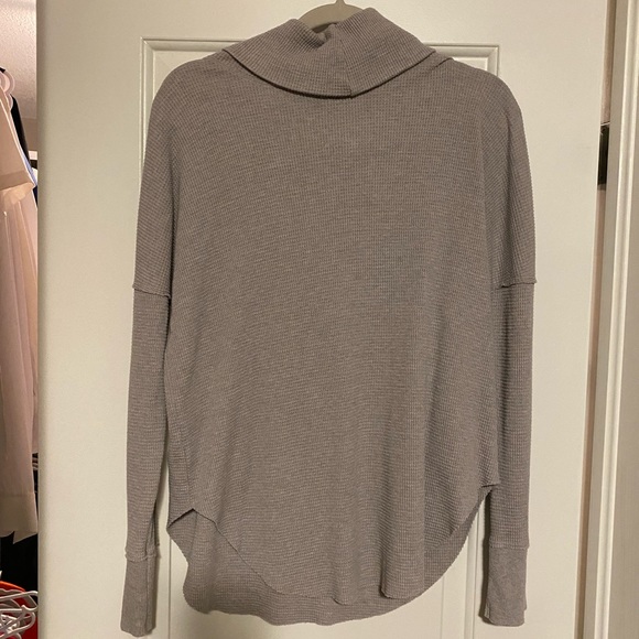 TNA/Aritzia Cowlneck thermal sweater. Size: Small. Colour: Lavender/gray. - Picture 6 of 9